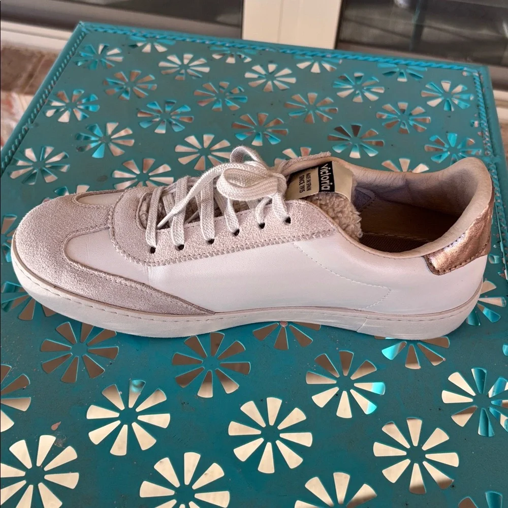 Victoria Berlin Ciclista Effecto - Hielo Beige Faux Leather Glitter Sneakers
